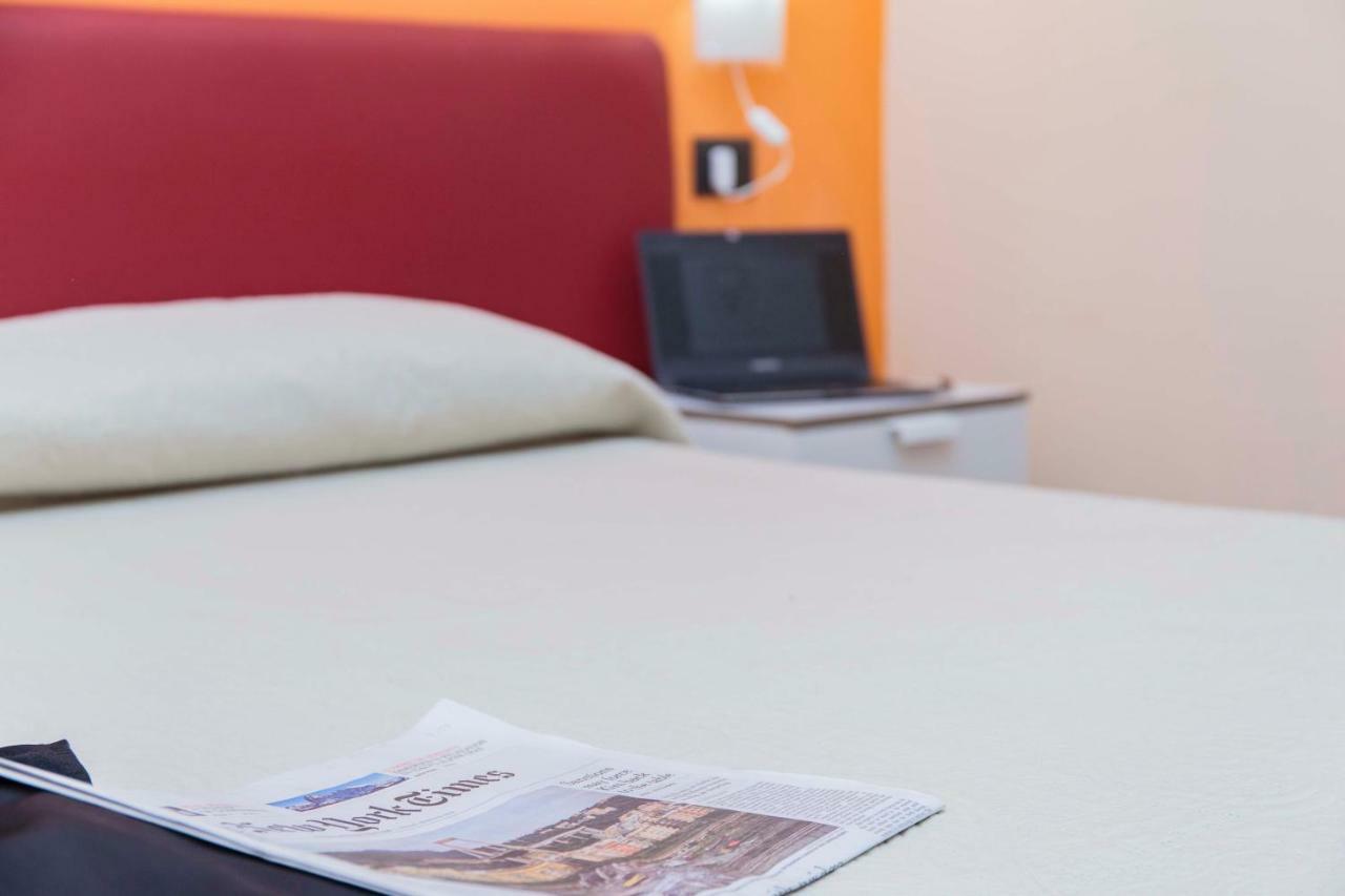 Palazzo Carafa Della Spina Room And Apartment ナポリ エクステリア 写真