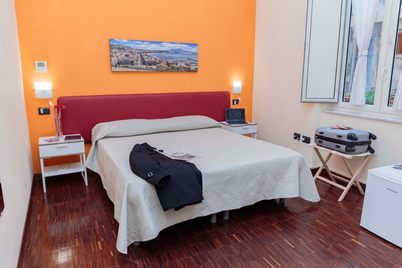 Palazzo Carafa Della Spina Room And Apartment ナポリ エクステリア 写真
