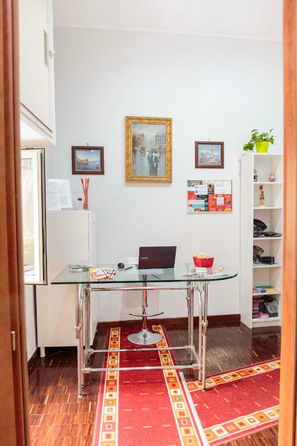 Palazzo Carafa Della Spina Room And Apartment ナポリ エクステリア 写真
